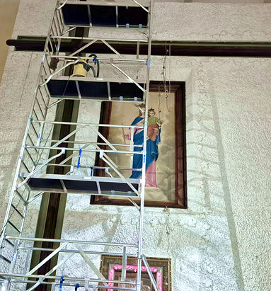 Prace oświetleniowe w kościele