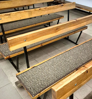 Dywaniki na ławkach